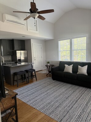 Smart TV, books - Adorable guest house with private backyard in Mount Pleasant

 (Mount Pleasant)