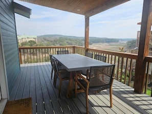 Outdoor dining - Ida Nell's Place (Marble Falls)