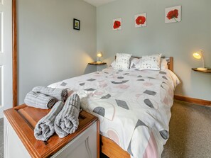 1 bedroom, bed sheets