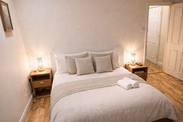 2 bedrooms, iron/ironing board, WiFi, bed sheets