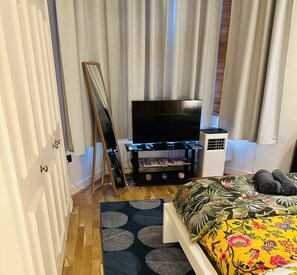 2 habitaciones, tabla de planchar con plancha, wifi y ropa de cama 