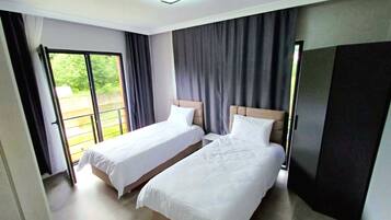 6 bedrooms, travel crib, free WiFi, bed sheets