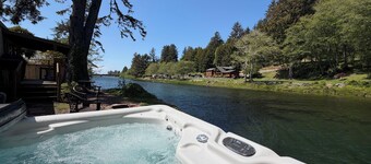 Quiet River front near Ocean WIFI/Hottub/Fire pit