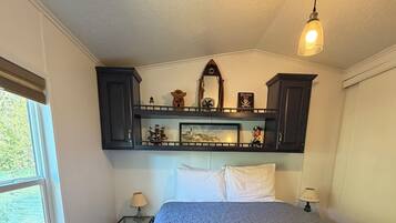 3 bedrooms, iron/ironing board, travel crib, free WiFi