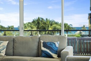 TV - Beachfront - Sapphire Vista 3BR condo - A247 (Eagle Beach)