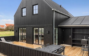 Outdoor dining - 3 bedroom nice home in Løkken (Løkken)