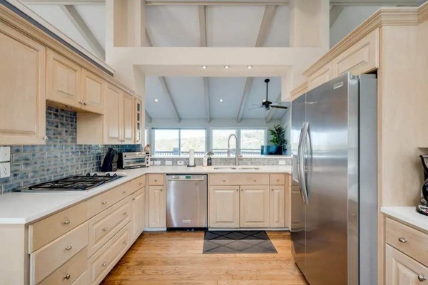 Frigorífic, microones, forn i placa de cuina