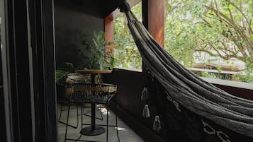 Design Suite, 1 King Bed, Balcony | Minibar, in-room safe, individually decorated, desk