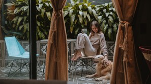 時尚套房, 1 張特大雙人床, 庭院 | 露台/庭院