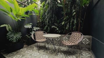 Suíte design, 1 cama King, varanda | Terraço/pátio