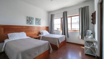 7 bedrooms, desk, free WiFi, bed sheets