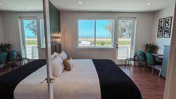 Summertime: ADA King Room, Ocean View | Premium bedding, individually decorated, desk, laptop workspace