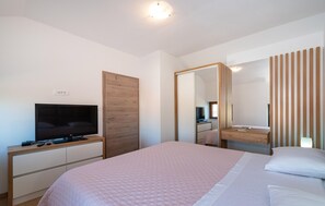 2 bedrooms, free WiFi, bed sheets