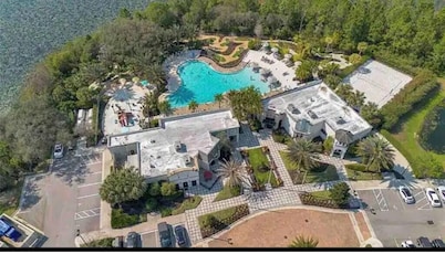 Great Suite with Private Kitchen and bathroom, 4 people, and water park for kids