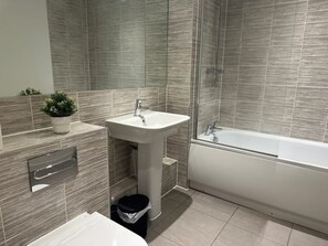 Bathroom - Luxury Modern Apartment/Flat (Rainham)
