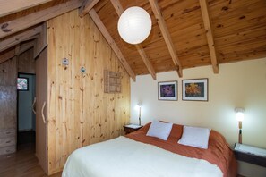 Cabaña básica, 2 habitaciones, en el área del jardín | Cortinas blackout y wifi gratis