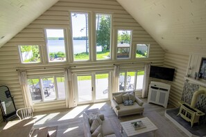 Smart-TV, peis, videospill og fotballspill