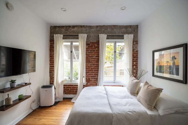 1 habitación, tabla de planchar con plancha, wifi y ropa de cama