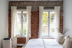 1 habitación, tabla de planchar con plancha, wifi y ropa de cama