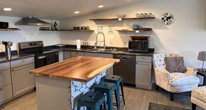 Downtown Studio - Scarlet