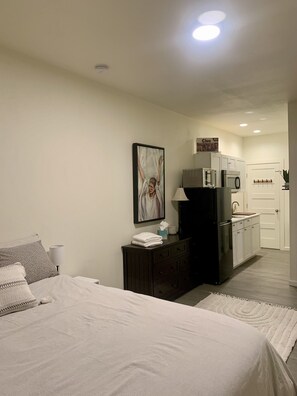 WiFi, bed sheets - Downtown Studio - White (Moscow)