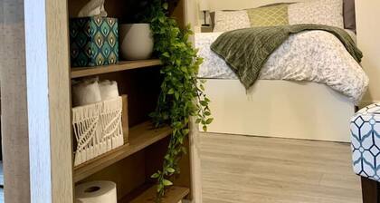 Downtown Studio - Green