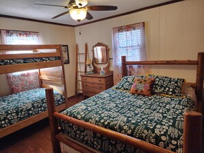 3 habitaciones, tabla de planchar con plancha, wifi y ropa de cama 