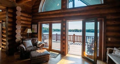 Gorgeous 7 bdrm loglodge fireplaces sauna hottub kayaks paddleboards boats