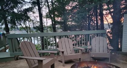 Amazing view, hot tub, sauna, fireplace, pet friendly, pier, kayaks, paddleboard