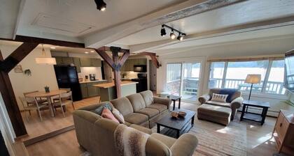 Amazing view, hot tub, sauna, fireplace, pet friendly, pier, kayaks, paddleboard