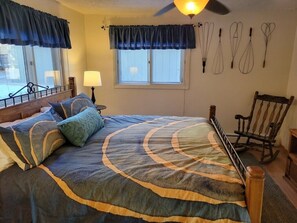 3 bedrooms, iron/ironing board, WiFi, bed sheets
