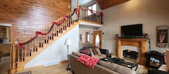 Free nite w/wknd offseason;logcabin lake hottub kayak paddleboard pier fireplace