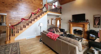 Free nite w/wknd offseason;logcabin lake hottub kayak paddleboard pier fireplace