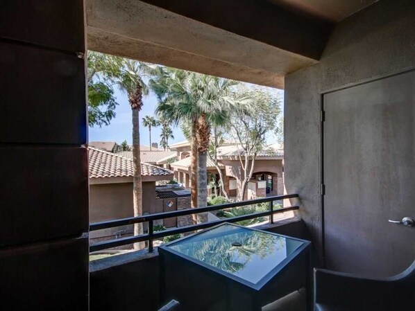 Property grounds - Scottsdale - Popular area...close to golf, shops, dining, hiking. (Scottsdale)