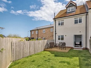 Outdoor dining - 3 bedroom accommodation in Beadnell (Beadnell)