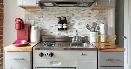 Furnished Bachelor in Hollywood