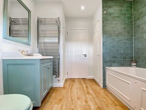 Towels - 2 bedroom accommodation in Winterbourne Monkton, Nr Marlborough (Winterbourne Monkton, Nr Marlborough)