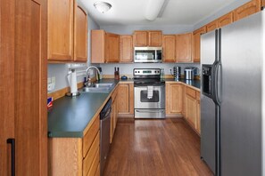 Refrigerador, microondas, horno, placa de cocina