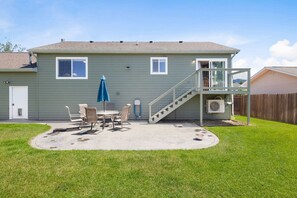 Outdoor dining - Grace Hideaway home in Columbia Falls MT (Columbia Falls)