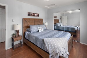 4 chambres, lit de bébé portatif, Wi-Fi, literie fournie