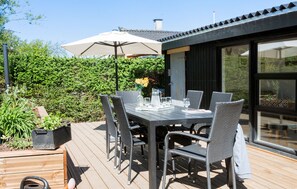 Outdoor dining - 3 bedroom gorgeous home in Børkop (Børkop)