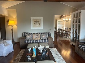 Living area - Wilderness home (Campos do Jordão)