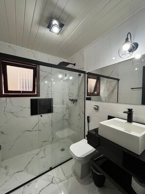 Bathroom - Wilderness home (Campos do Jordão)