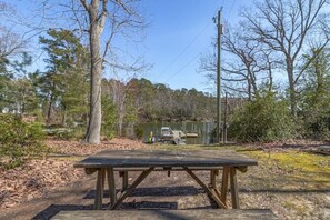 Outdoor dining - Private Creek Retreat w/ king suite, firepit, kayaks (Heathsville)