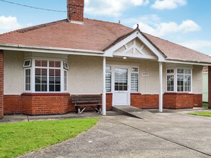 Exterior - 3 bedroom accommodation in St Leonards, near Skegness (St Leonards, near Skegness)