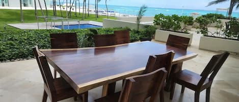 Outdoor dining