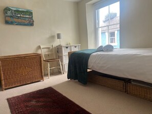 3 室のベッドルーム、アイロン / アイロン台、WiFi (無料)、ベッドシーツ