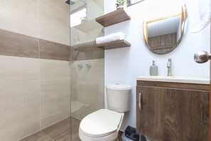 Shower, hair dryer, towels, soap - Apartment Near Water Park Juan Pablo II @Medellin (Antioquia)