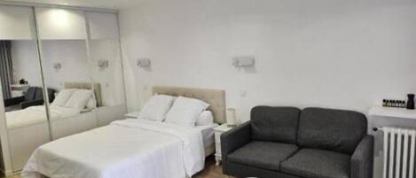 1 bedroom, iron/ironing board, free WiFi, bed sheets