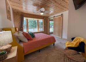 4 bedrooms, iron/ironing board, free WiFi, bed sheets